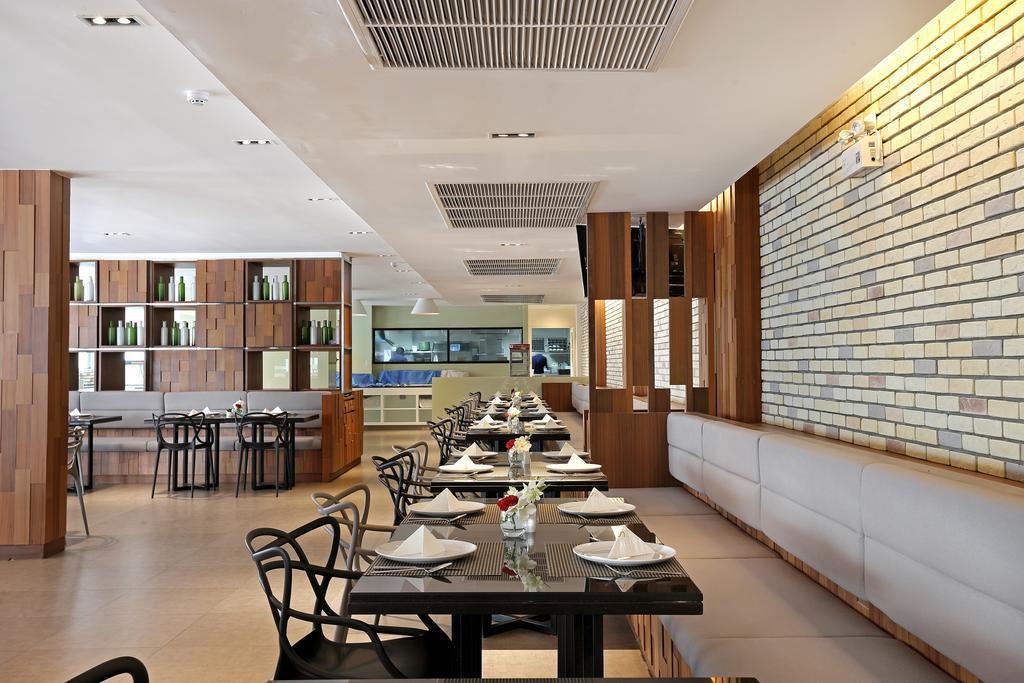 S Ratchada Leisure Hotel - Sha Plus Bangkok Exterior foto The interior of the restaurant