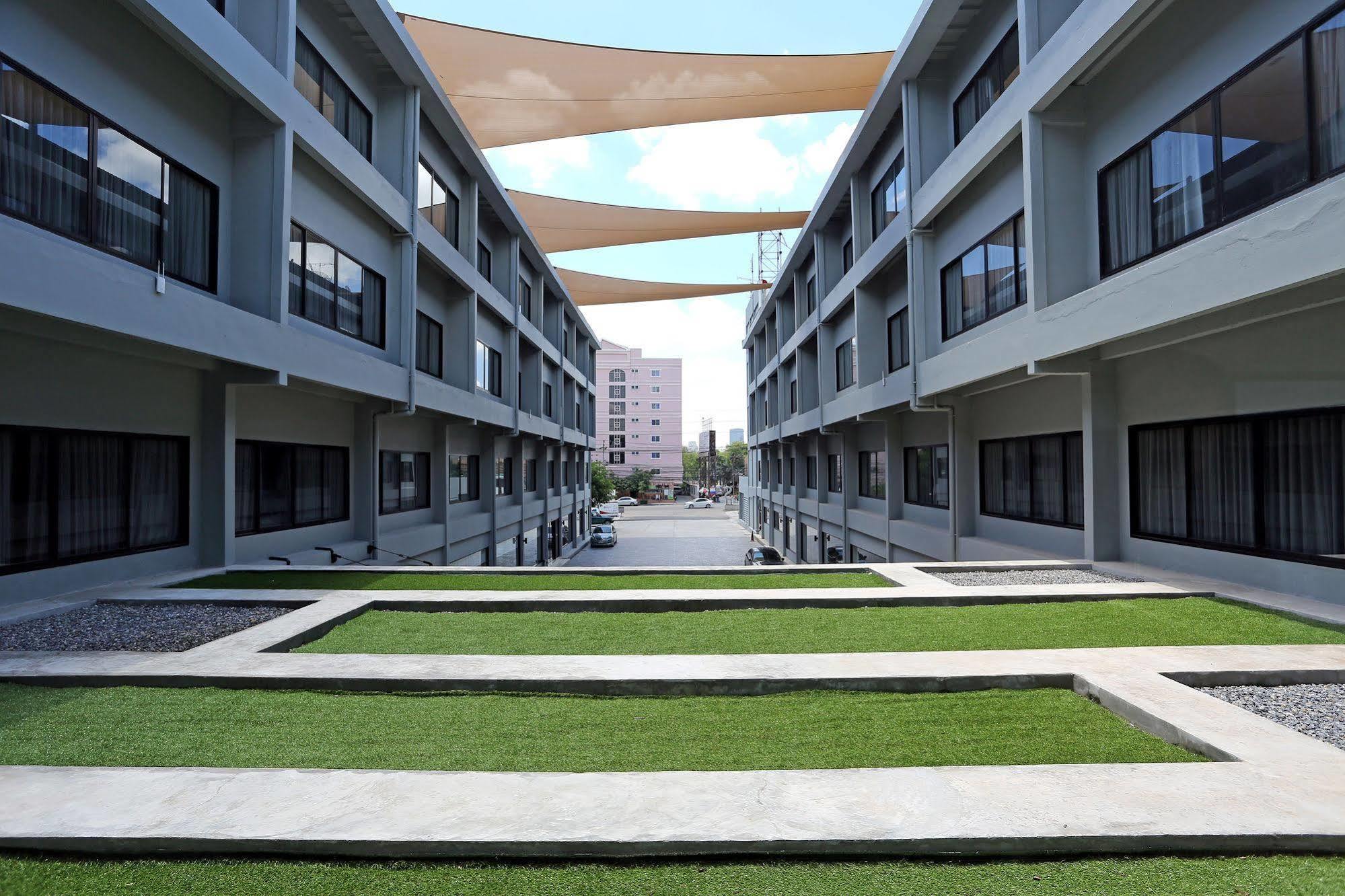 S Ratchada Leisure Hotel - Sha Plus Bangkok Exterior foto The University of the Sunshine Coast's Si-Chang Campus