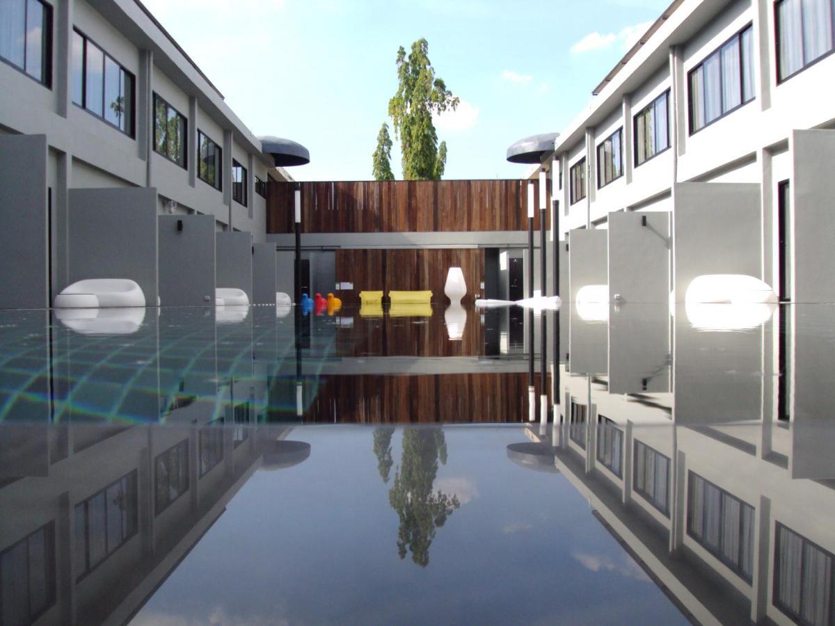 S Ratchada Leisure Hotel - Sha Plus Bangkok Exterior foto The 2007–2008 building