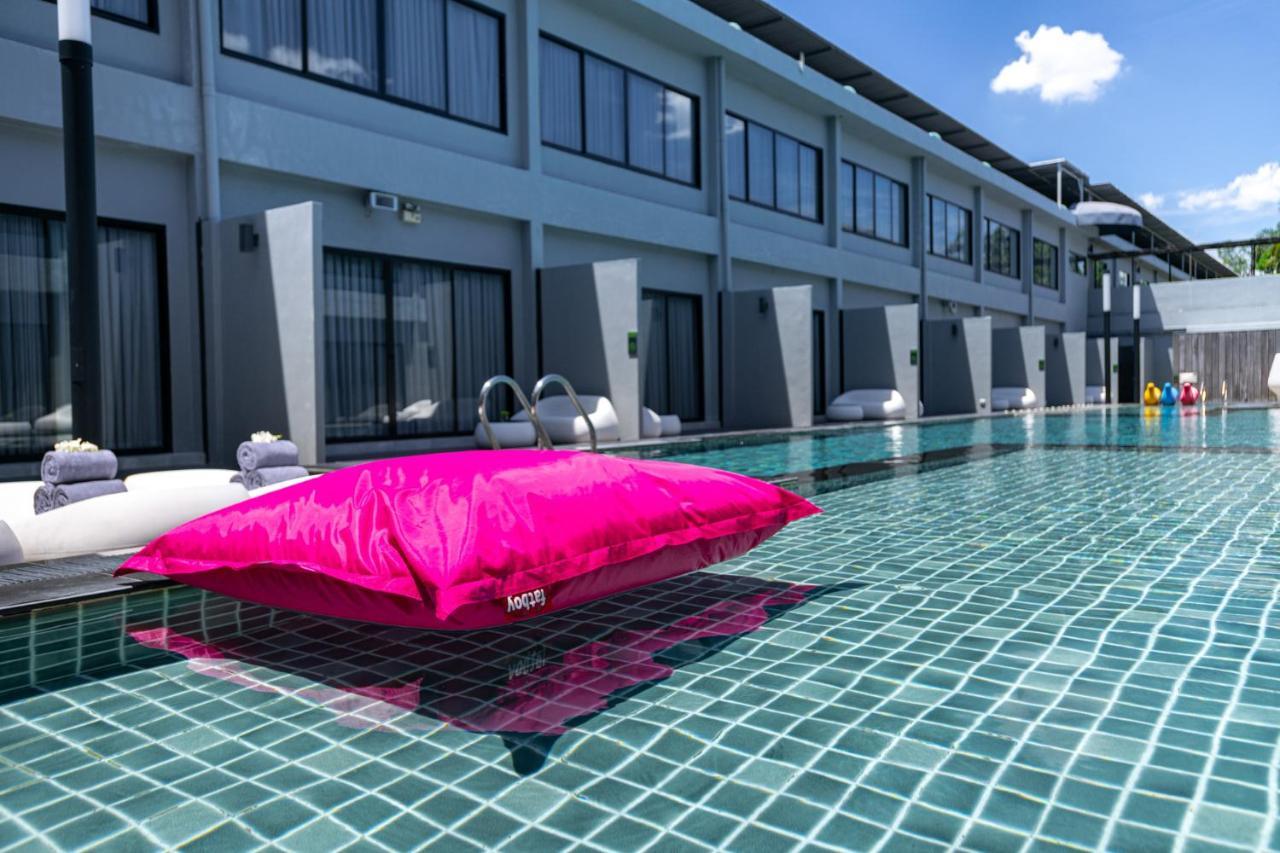 S Ratchada Leisure Hotel - Sha Plus Bangkok Exterior foto The swimming pool at the hotel