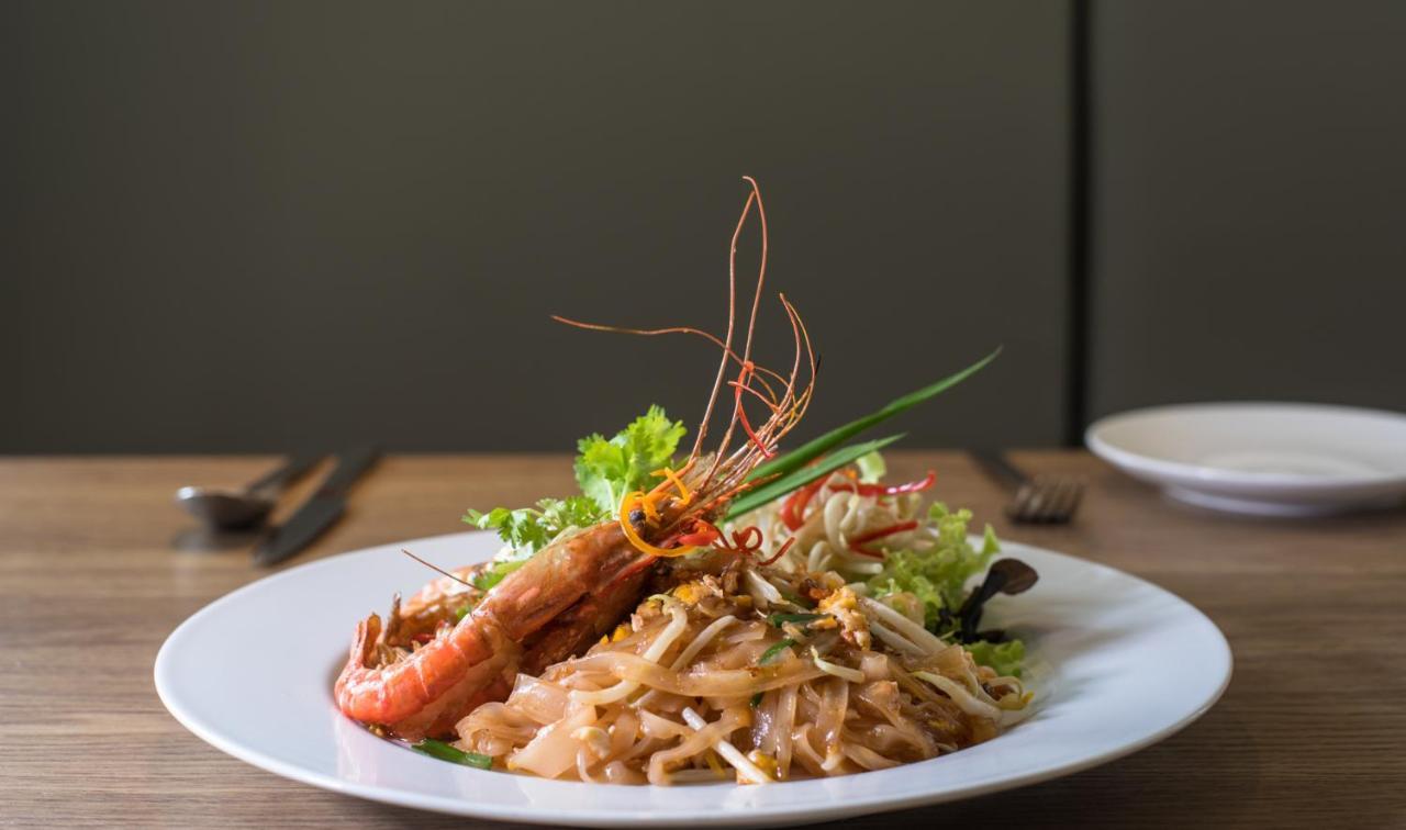 S Ratchada Leisure Hotel - Sha Plus Bangkok Exterior foto Pad Thai