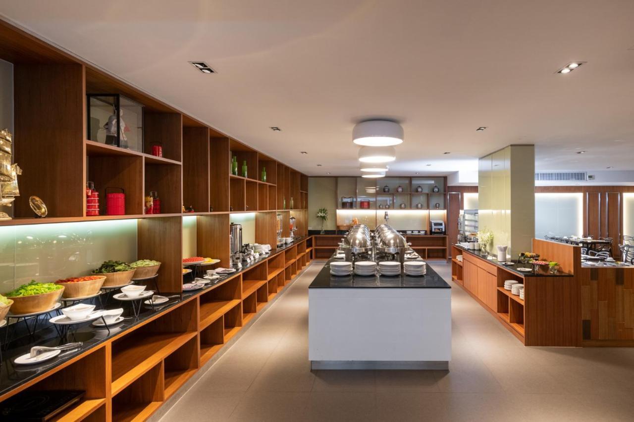 S Ratchada Leisure Hotel - Sha Plus Bangkok Exterior foto The buffet at the lounge