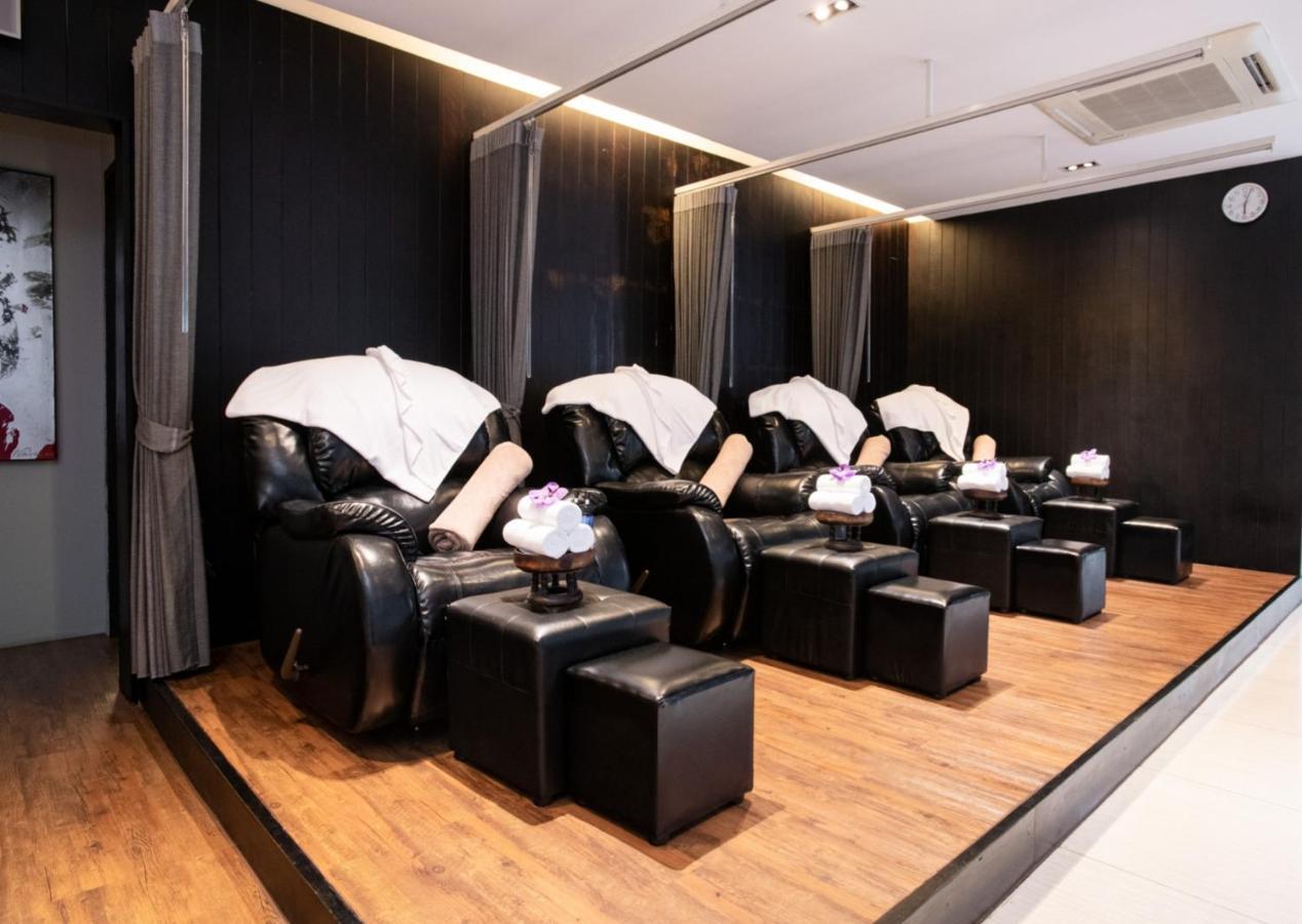 S Ratchada Leisure Hotel - Sha Plus Bangkok Exterior foto Massage chairs