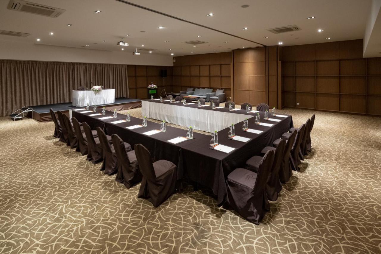 S Ratchada Leisure Hotel - Sha Plus Bangkok Exterior foto Meeting room